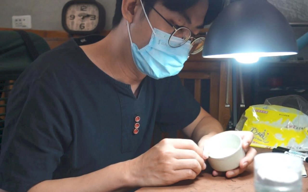 Người mang lại sinh mệnh mới cho đồ gốm sứ bị vỡ