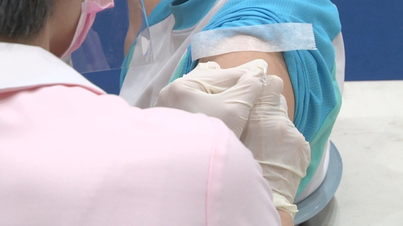 Khi nào sẽ được tiêm mũi 2 vaccine BNT? Chuyên gia: Kéo dài đến tuần thứ 9 cũng được