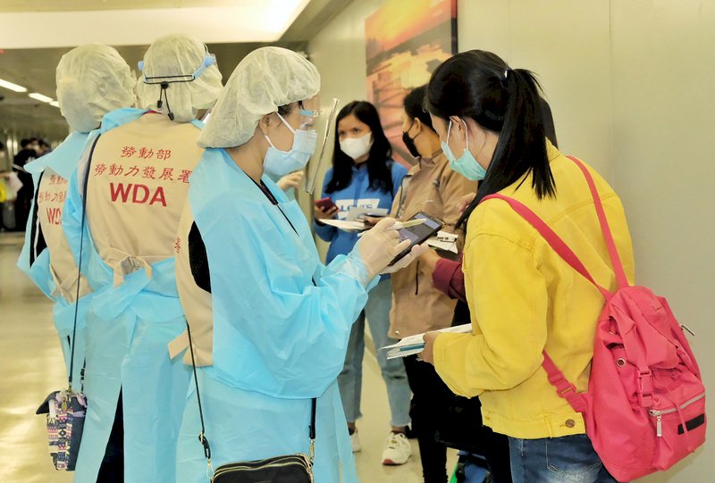 Sau một tuần mở cửa để lao động di trú Indonesia nhập cảnh Đài Loan làm việc, chỉ mới có 557 người đăng ký chỗ ở trong trung tâm cách ly tập trung