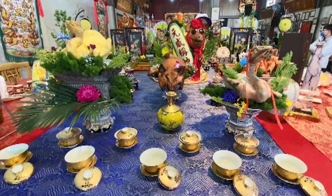 Bữa đại tiệc cúng tế Thần Thánh với tổng kinh phí 4 triệu Đài tệ