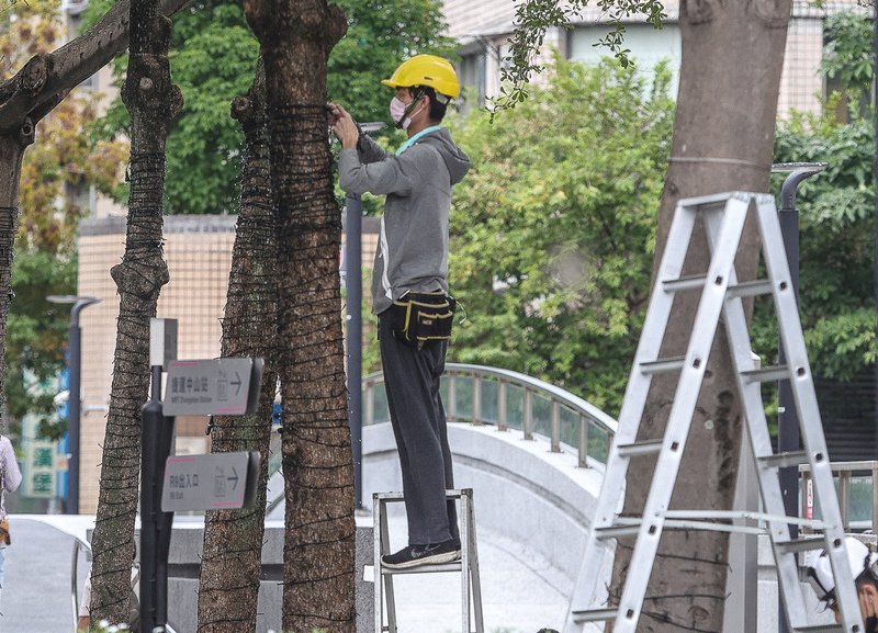 Mục tiêu năm 2022 sẽ thông qua Luật mức lương tối thiểu, triển khai cải cách lương hưu