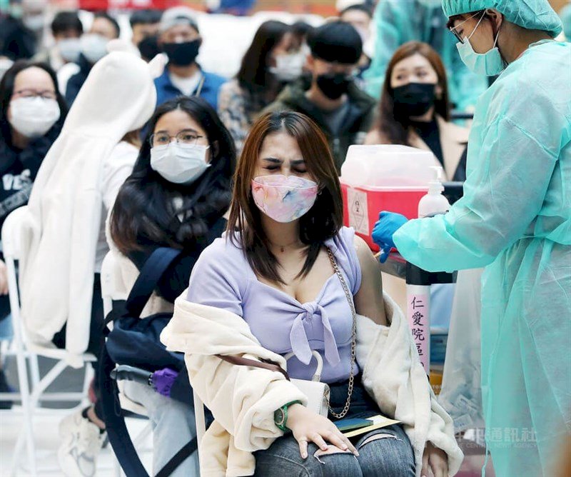 Đợt tiêm vaccine kỳ thứ 24 trong ngày đầu đăng ký đã có trên 400 nghìn người đặt hẹn, vaccine Moderna được đặt hẹn nhiều nhất
