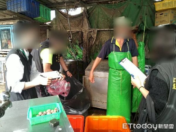 Phát hiện một cơ sở giết mổ gia cầm bất hợp pháp tại khu Xinhua Đài Nam