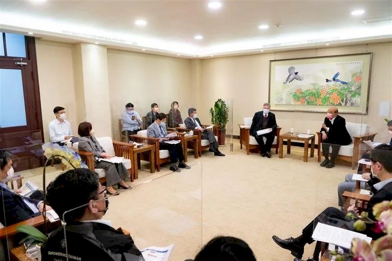 CECC: sẽ lập quy định người tham gia hoạt động có nguy cơ lây nhiễm cao nếu tiếp xúc với người lạ, không thể giữ khoảng cách an toàn phải tiêm mũi thứ ba