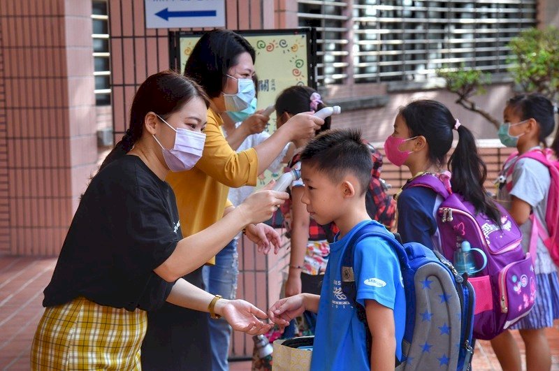 Trần Thời Trung: tỷ lệ nhiễm bệnh e rằng sẽ đạt đến 20%, lên kế hoạch tiêm cho trẻ từ 6 đến 11 tuổi