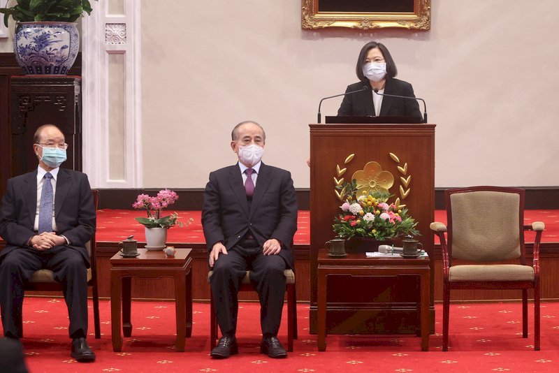 Chẩn đoán và điều trị bệnh nhân có triệu chứng nhẹ qua video. Tổng thống Thái Anh Văn: Công nghệ y tế đóng vai trò quan trọng trong công tác phòng chốn
