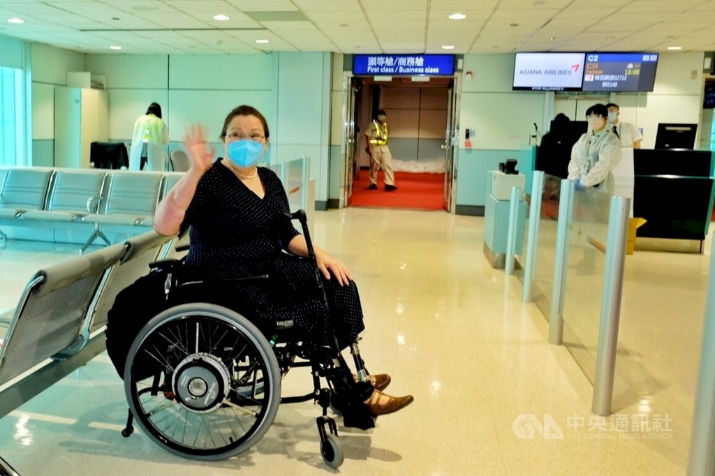 Thượng nghị sĩ Mỹ Tammy Duckworth đáp chuyến bay tới Hàn Quốc sau khi kết thúc chuyến thăm Đài Loan