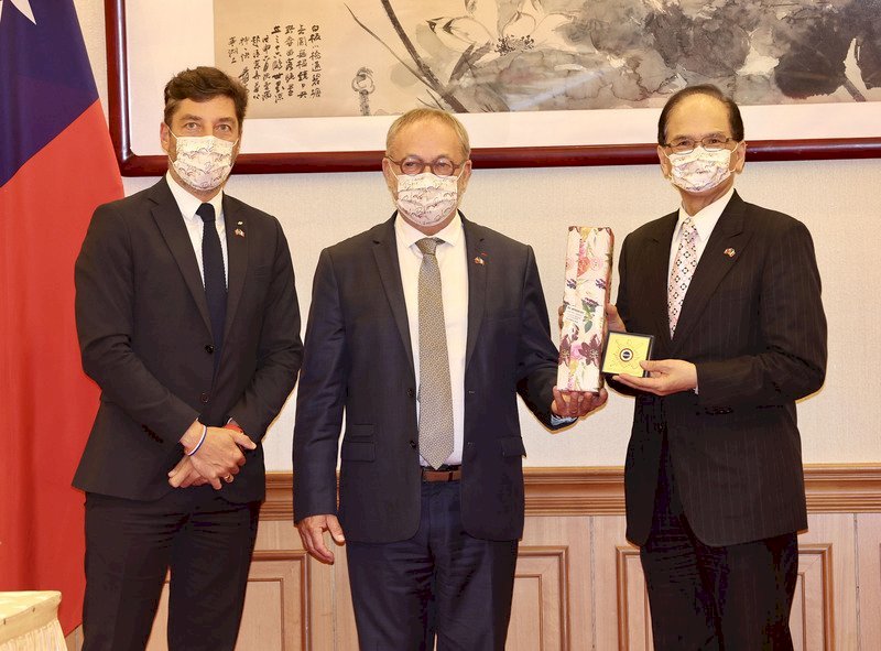 Viện Lập pháp tiếp đón đoàn đại diện của Pháp, Viện trưởng Du Tích Khôn: kỳ vọng người Trung Quốc cùng hưởng tự do dân chủ với Đài Loan và Pháp trong tương lai
