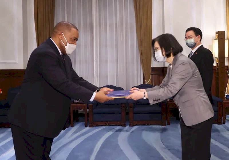 Đại sứ Eswatini đệ trình Thư ủy nhiệm. Tổng thống Thái Anh Văn: Hai nước là đối tác quan trọng trong việc chung tay phòng chống dịch