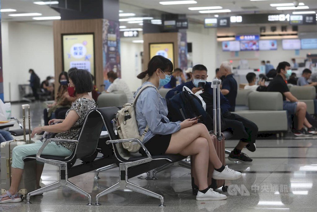 Có nên triển khai tiêm vắc xin COVID-19 mũi 4 toàn dân hay không? Chuyên gia kêu gọi ưu tiên cho người mắc bệnh mãn tính và người cao tuổi