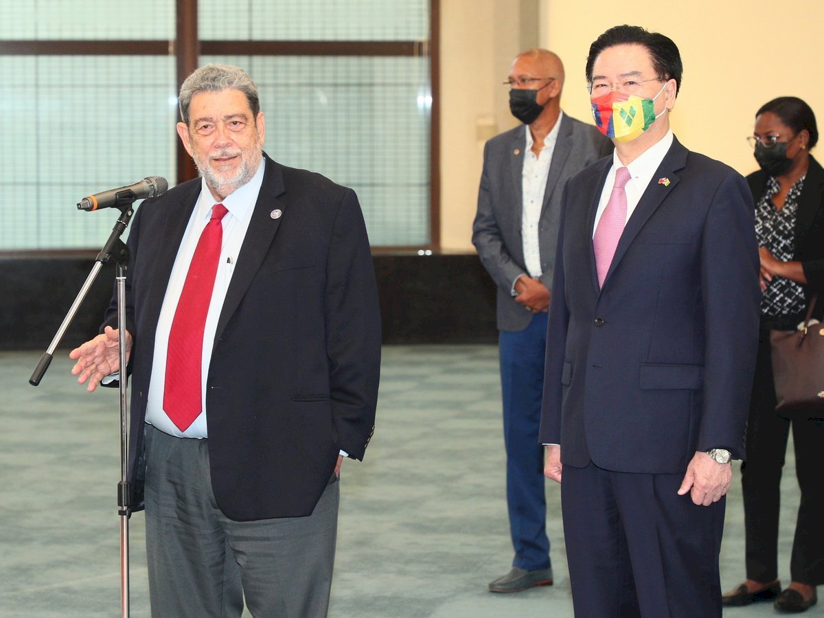 Tổng thống: Vô cùng cảm động trước việc Thủ tướng Saint Vincent và Grenadines đến viếng thăm Đài Loan bắt chấp động thái diễn tập quân sự của Trung Quốc