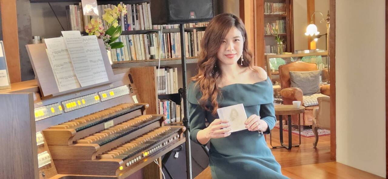 Nghệ sĩ đại phong cầm số 1 Đài Loan - Dư Hiểu Di với album mới chữa lành tâm hồn
