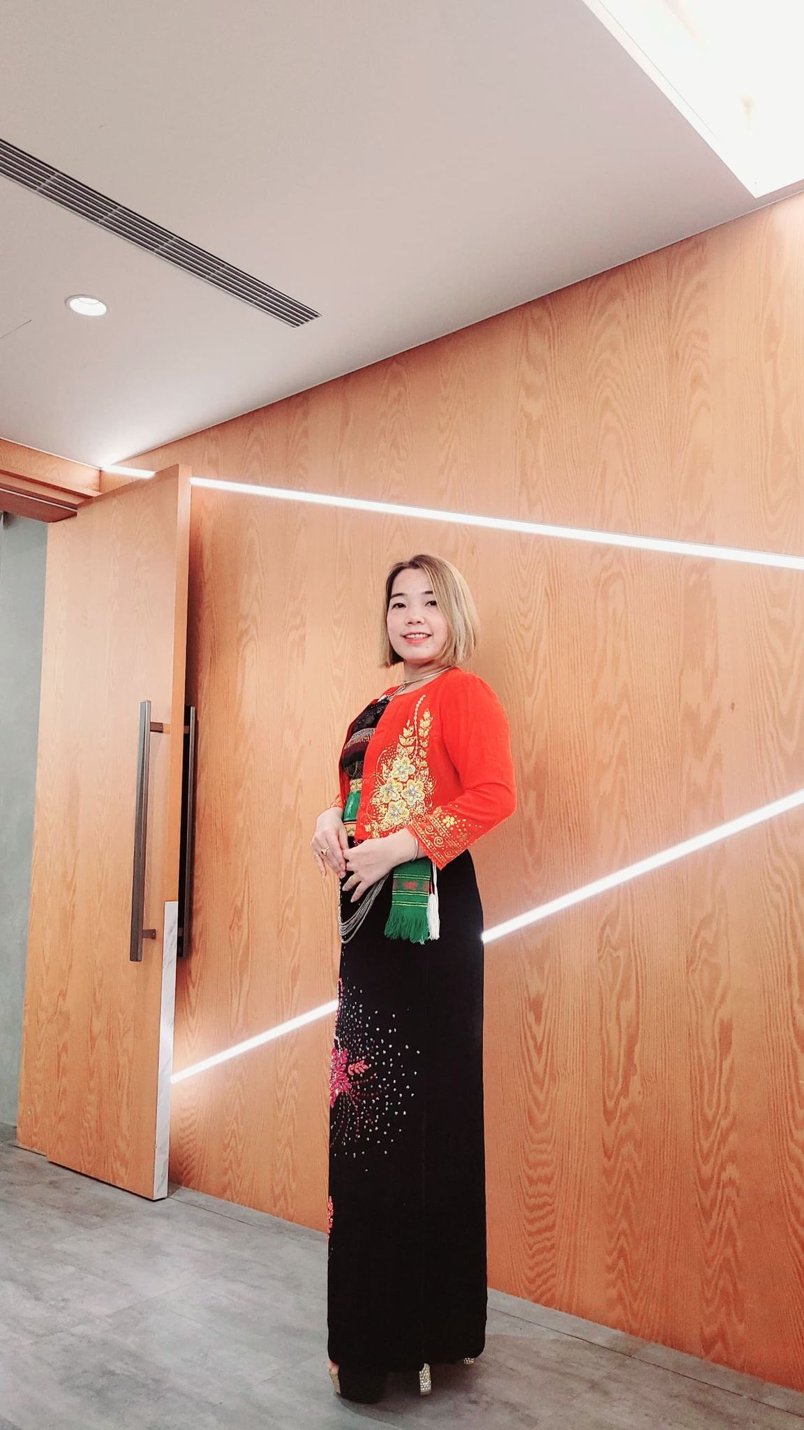 Trò chuyện với cô gái Mường đi dạy hát tiếng Đài (phần 1)