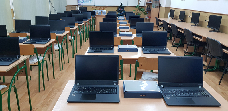Bộ Phát triển Kỹ thuật số cùng với Acer chung tay hỗ trợ Ukraine xây dựng lại môi trường giảng dạy