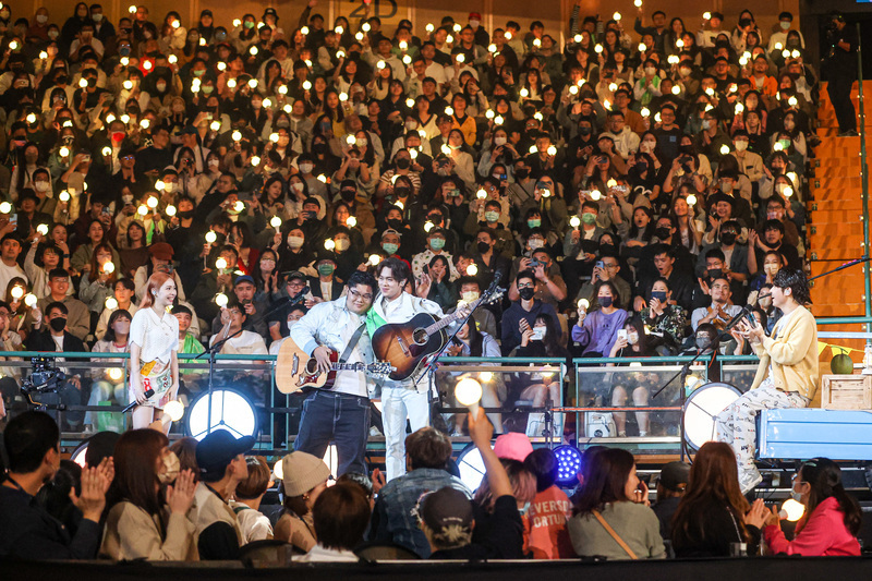 Ban nhạc Cáo Ngũ Nhân phát sóng trực tiếp trên Instagram buổi biểu diễn tại Taipei Arena, lần đầu tổ chức show thu hút 40.000 người hâm mộ