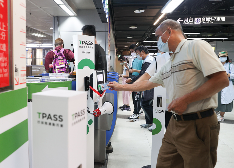 Vé giao thông hằng tháng TPASS được đưa vào sử dụng - Cục Quản lý Đường sắt Đài Loan công bố sẽ không đền bù nếu tàu bị chậm giờ