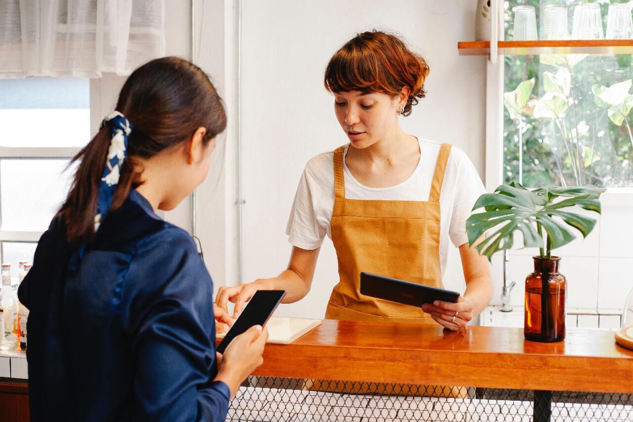 Nhà hàng khách sạn, dạy học và công nghệ thông tin là những ngành nghề được nhiều sinh viên muốn ứng tuyển nhất trong kỳ nghỉ hè