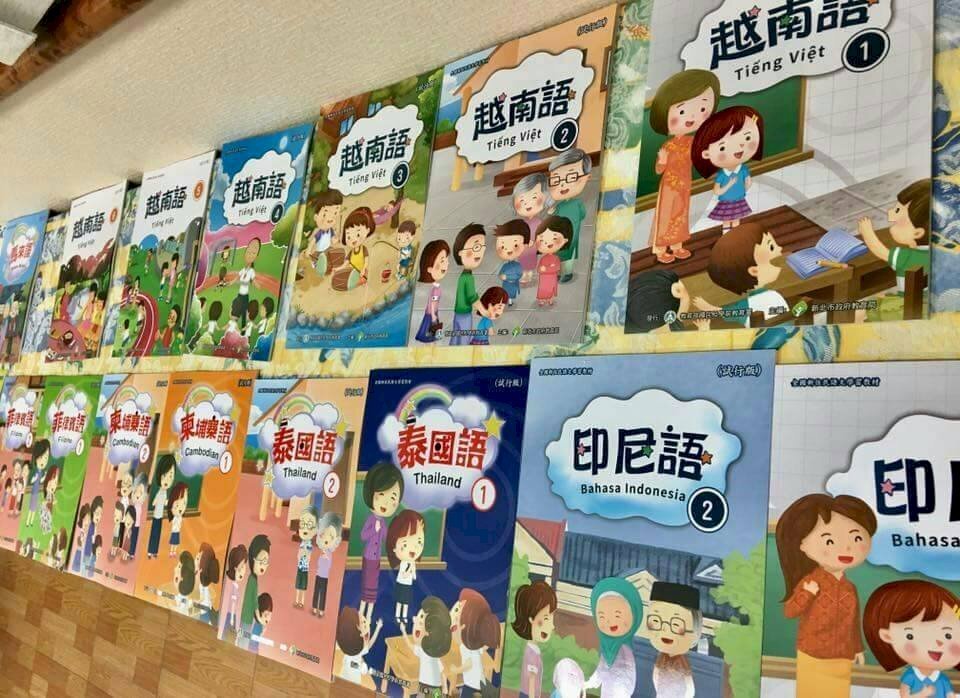 Hoạt động viết cảm tưởng cả nhà cùng đọc tác phẩm sách tranh đa văn hóa đa ngôn ngữ toàn quốc năm 2023