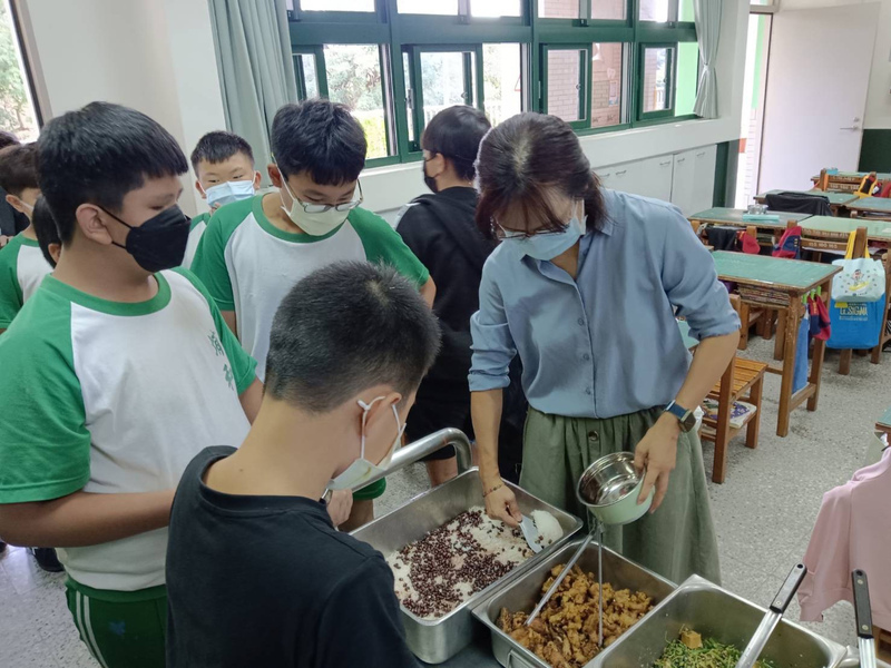 Thành lập Ban quản lý bữa trưa trong trường học, đảm bảo an toàn thực phẩm, đẩy mạnh giáo dục lương thực nông nghiệp