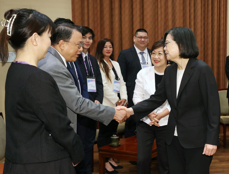 Phấn đấu gia nhập CPTPP. Tổng thống Thái Anh Văn trông mong Liên đoàn Phòng thương mại Đài Loan Thế giới và doanh nhân Đài Loan phát huy sức ảnh hưởng