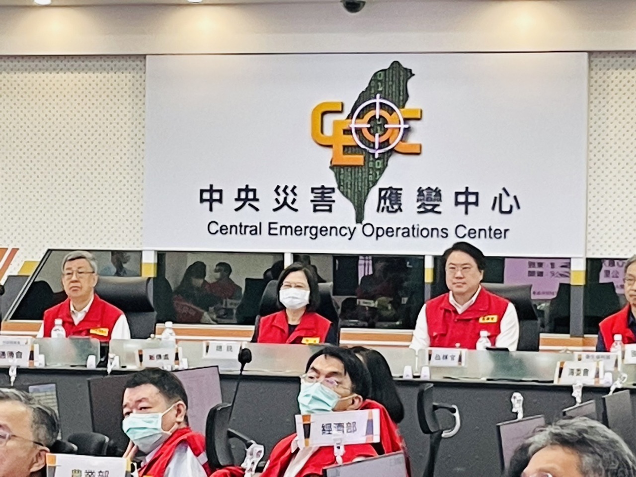 Tổng thống và Thủ tướng thị sát tình hình chuẩn bị phòng chống bão Khanun, nhắc nhở các đơn vị phải chú ý vấn đề ngập nước