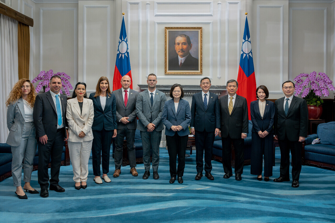 Tiếp đón phái đoàn nghị sĩ Quốc hội Israel, Tổng thống Thái Anh Văn: hy vọng cùng Israel giao lưu trao đổi kinh nghiệm về phát triển quốc phòng toàn dân