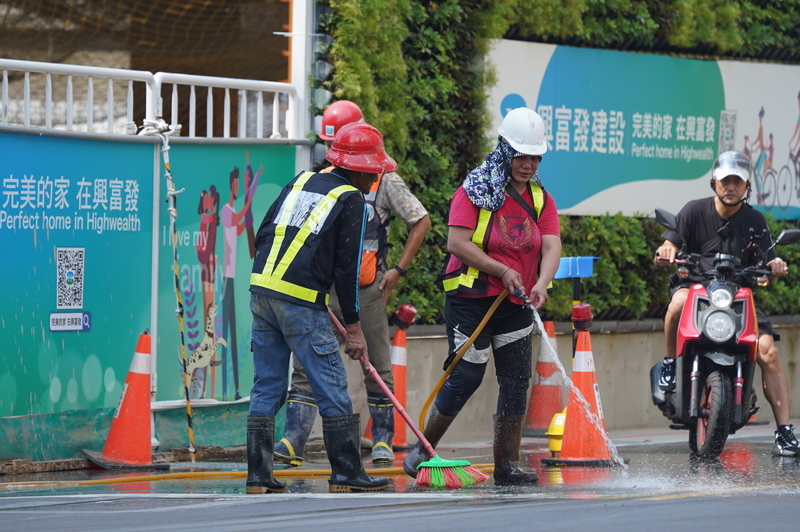 Hơn 10.000 người buộc phải nghỉ phép không lương