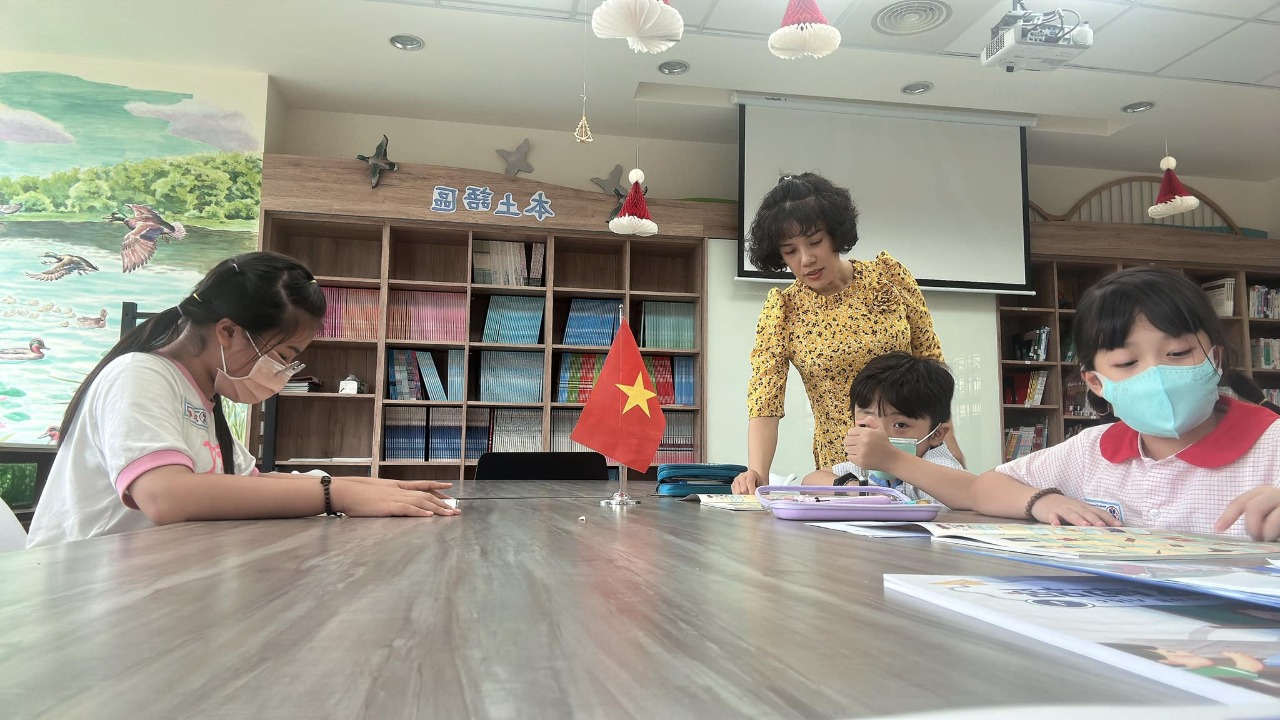Giáo viên tiếng Việt chia sẻ về chính sách thúc đẩy giảng dạy tiếng mẹ đẻ của di dân mới
