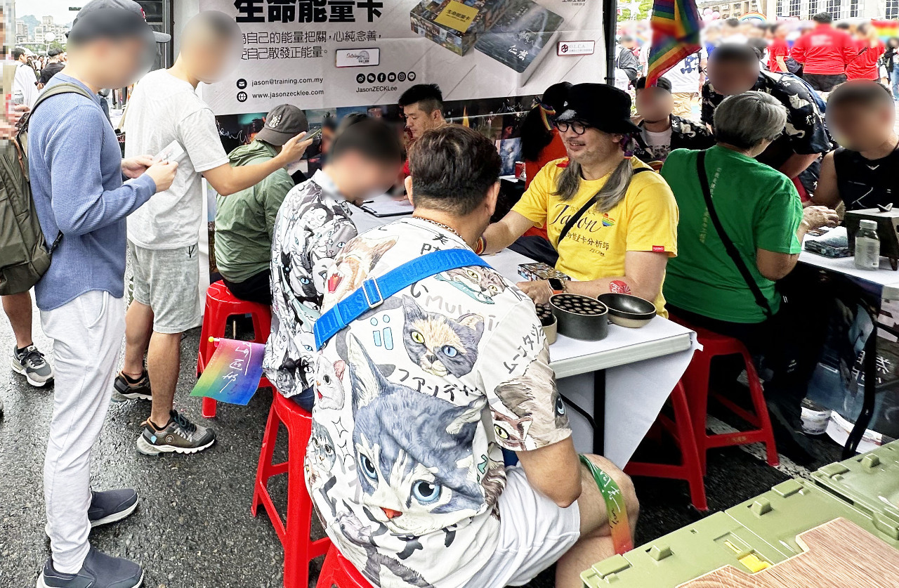 Những giọt nước mắt đằng sau cuộc diễu hành LGBT, sự phân biệt đối xử vẫn tồn tại, việc công khai thật khó khăn