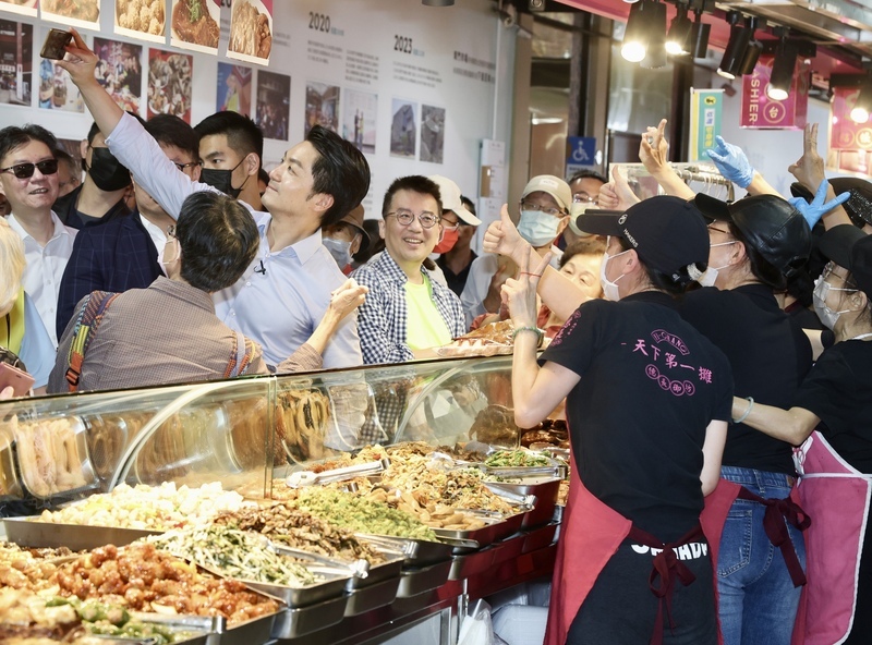 Chợ Nanmen – Đài Bắc khai mạc, thu hút rất đông người đến thưởng thức món ngon nổi tiếng