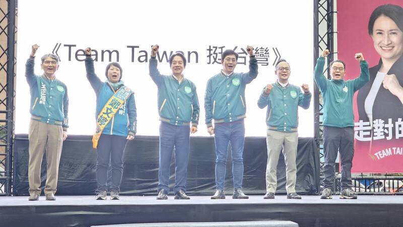 Khởi động chiến dịch vận động tranh cử trên toàn quốc, Lại Thanh Đức đưa ra chính sách về giao thông và chăm sóc y tế