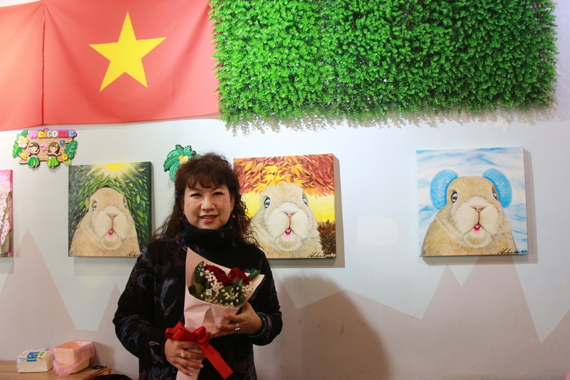 Hoàng Quản Dư tổ chức triển lãm chữa lành tại quán phở Việt nam, hy vọng thúc đẩy giao lưu văn hóa
