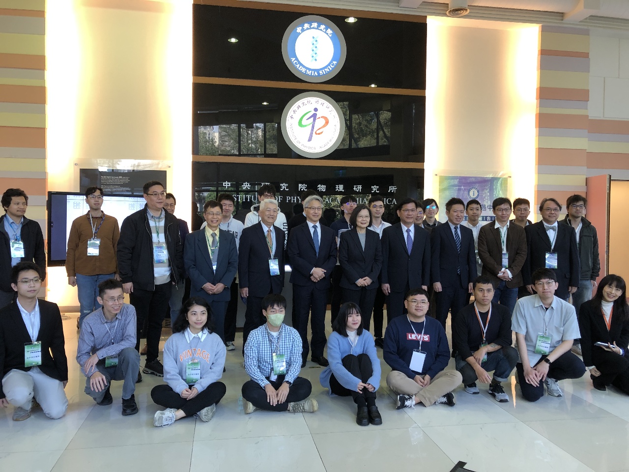 Ra mắt máy tính lượng tử. Tổng thống hy vọng sẽ đóng góp lực lượng quan trọng cho công nghệ lượng tử của thế giới