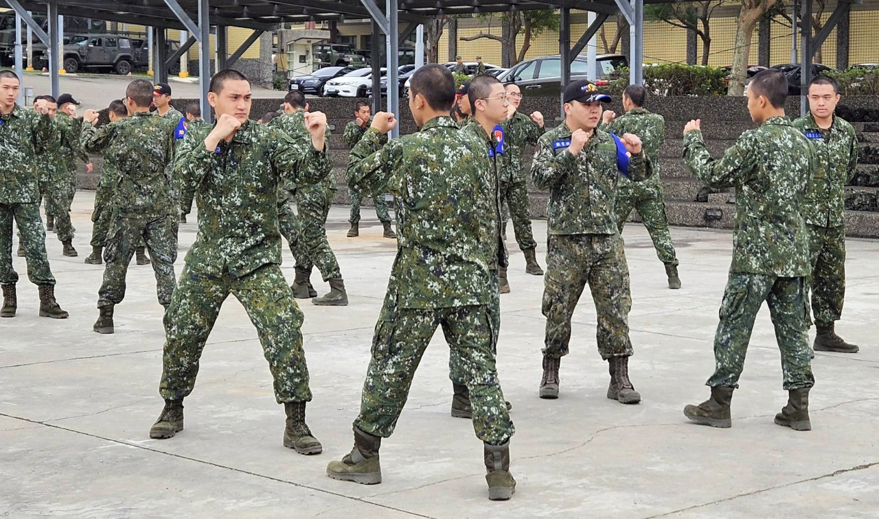 Tổng thống Thái Anh Văn thị sát tình hình thực hiện nghĩa vụ quân sự bắt buộc 1 năm và kêu gọi Bộ Quốc phòng đảm bảo hiệu quả huấn luyện