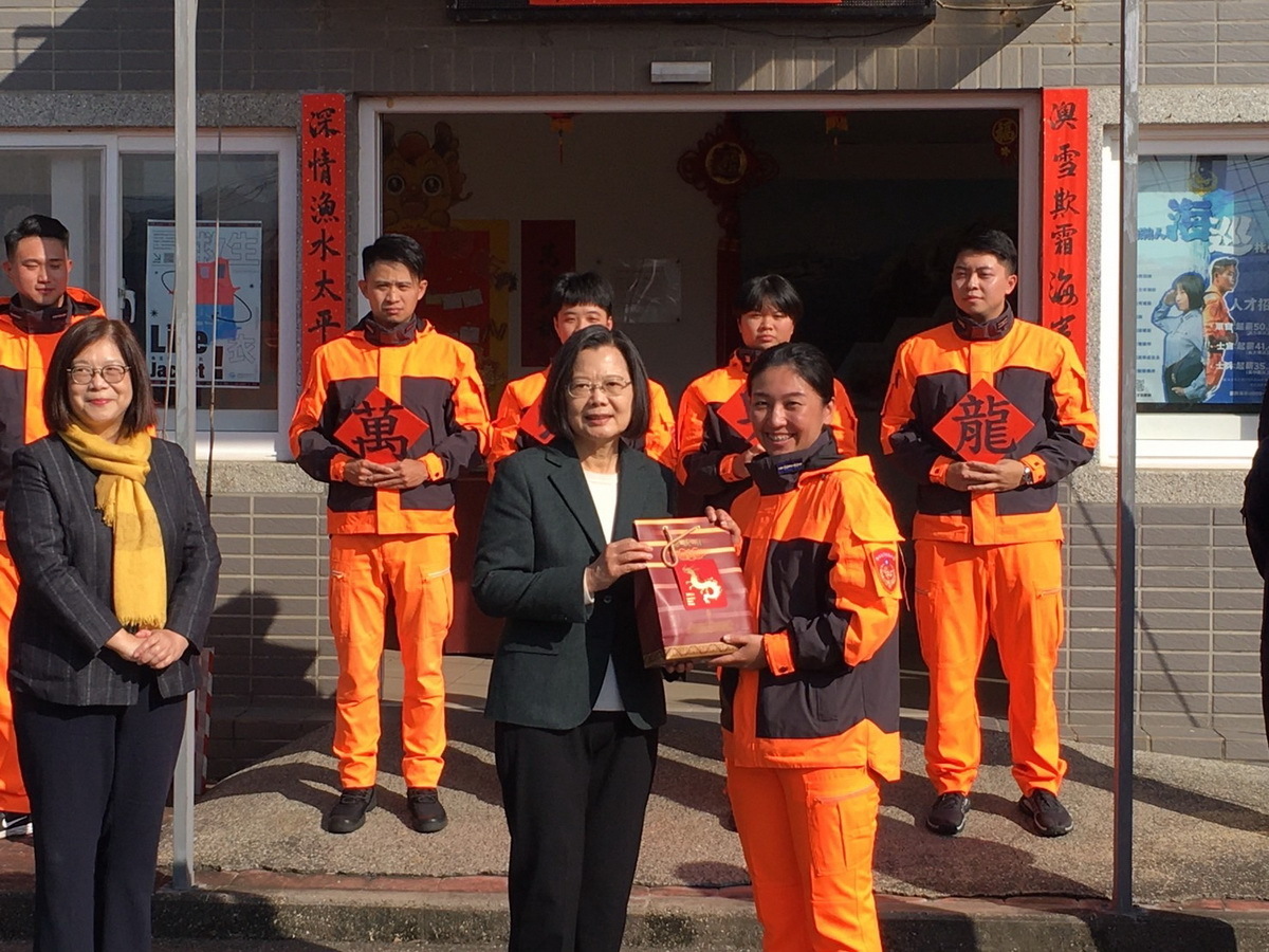 Sáng mùng 2 Tết, Tổng thống Thái Anh Văn đã đến thăm binh sĩ Lục Quân và Sở Tuần tra biển để cảm ơn sự đóng góp của họ cho Trung Hoa Dân Quốc