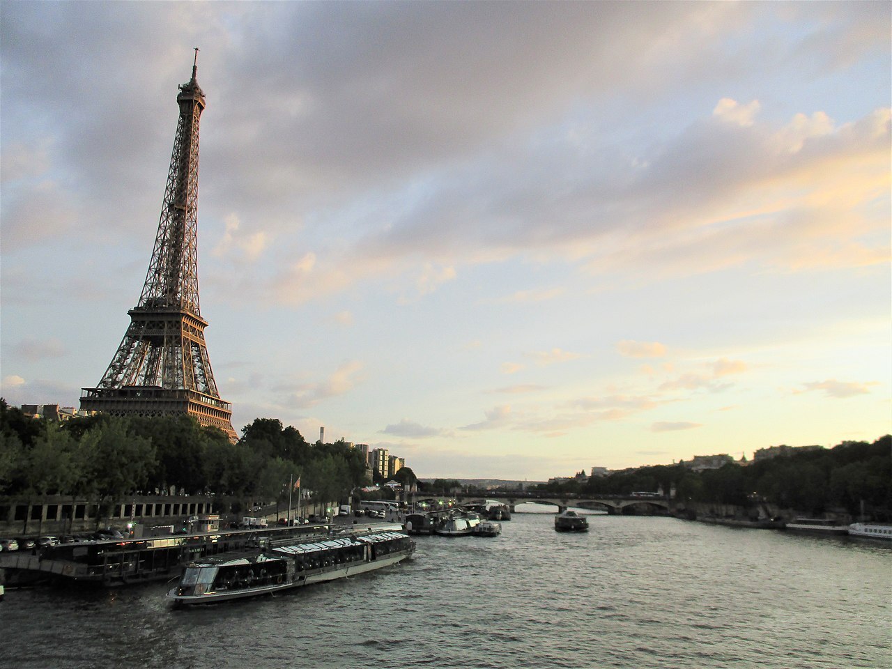 Đếm ngược thời gian chờ Thế vận hội Paris. Việc chuẩn bị an ninh và làm sạch sông Seine trở thành tâm điểm chú ý