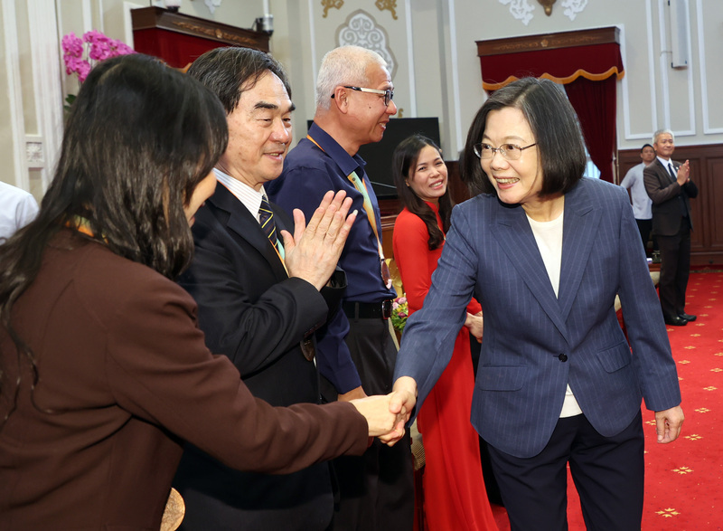 Gặp gỡ người lao động gương mẫu. Tổng thống: Tiếp tục cải thiện quyền lao động và đảm bảo ổn định tài chính cho bảo hiểm lao động