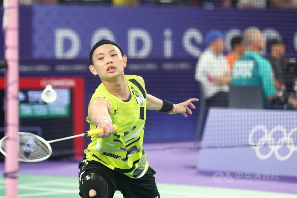 Olympic Paris 2024: Đới Tư Dĩnh, Chu Thiên Thành thắng trận đơn cầu lông đầu tiên, đội bắn cung nữ dừng ở top 8