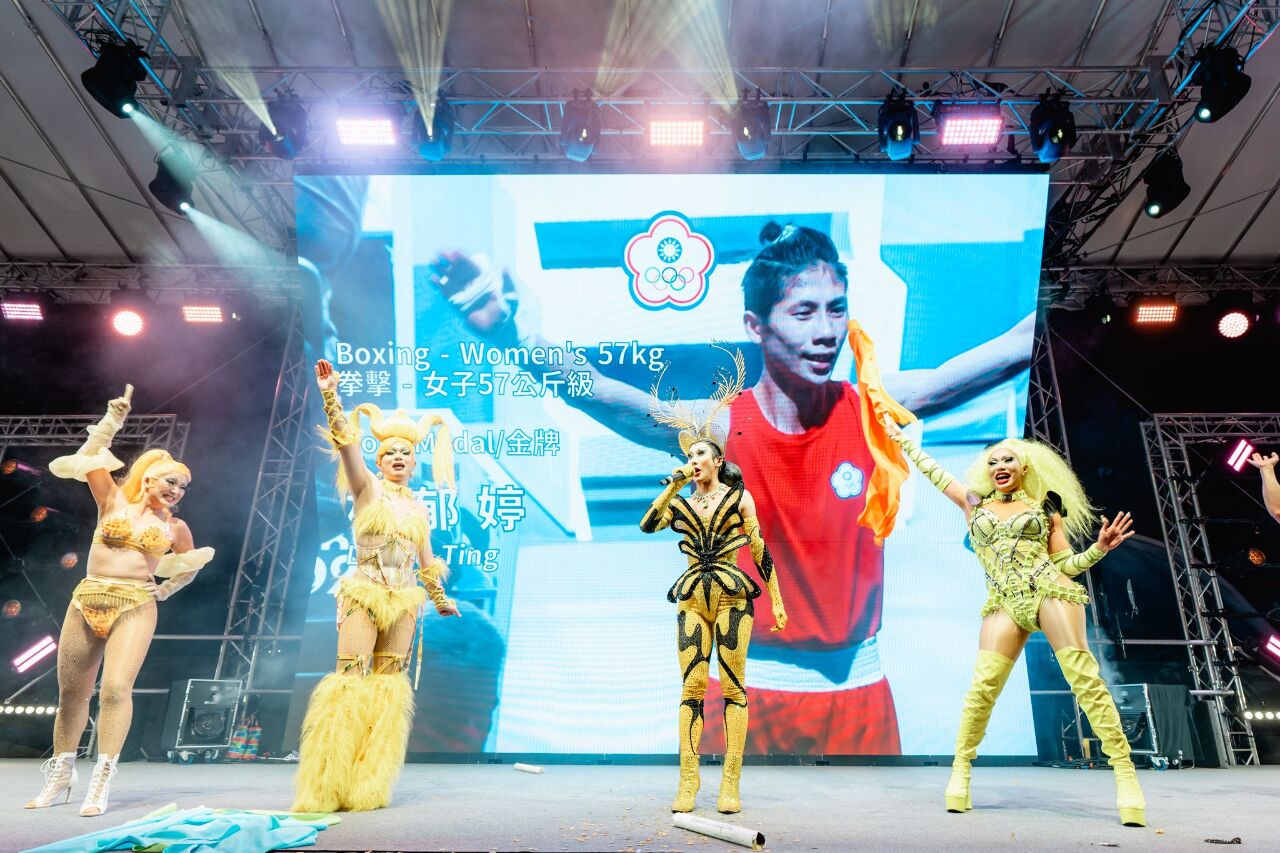 Lâm Úc Đình giành huy chương vàng trong đêm bế mạc của Không gian văn hóa Đài Loan tại Olympic. Nymphia Wind và khán giả đã xúc động rơi nước mắt