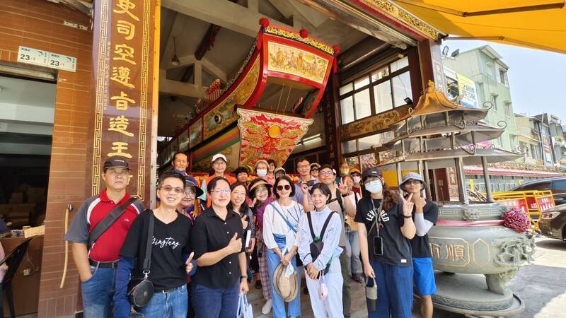Lễ hội đón Vương gia cầu bình an ở Donggang vươn tầm quốc tế, thành lập quầy phục vụ ngoại ngữ trong thời gian diễn ra lễ hội