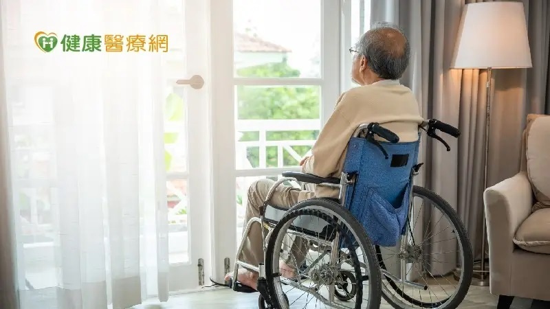 Nghiên cứu: Người cao tuổi tự tử không chỉ vì trầm cảm mà còn vì mất ngủ và cao huyết áp