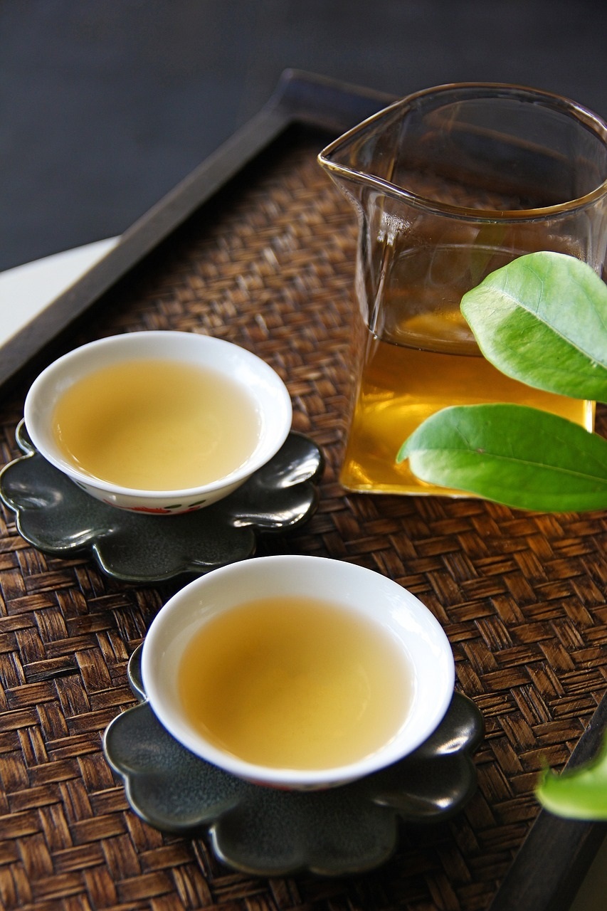 Uống trà xanh mỗi ngày mang lại lợi ích sức khỏe tuyệt vời. Khi pha trà đừng dùng nước đang sôi