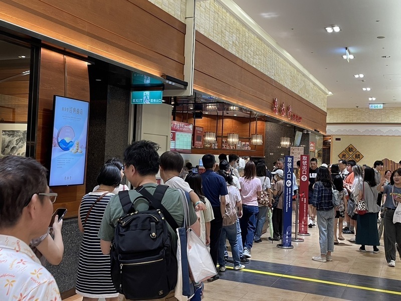 Trước nhiều ý kiến về tiêu chuẩn cho nghỉ bão, Thủ tướng hi vọng Sở Khí tượng có thể đưa ra dự báo chuẩn xác hơn