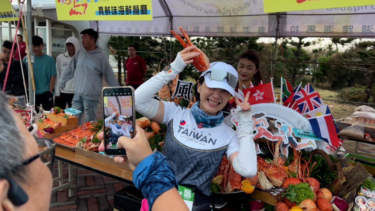 Cuộc thi marathon vượt biển Bành Hồ lần thứ 7 thu hút vận động viên với các món hải sản cao cấp