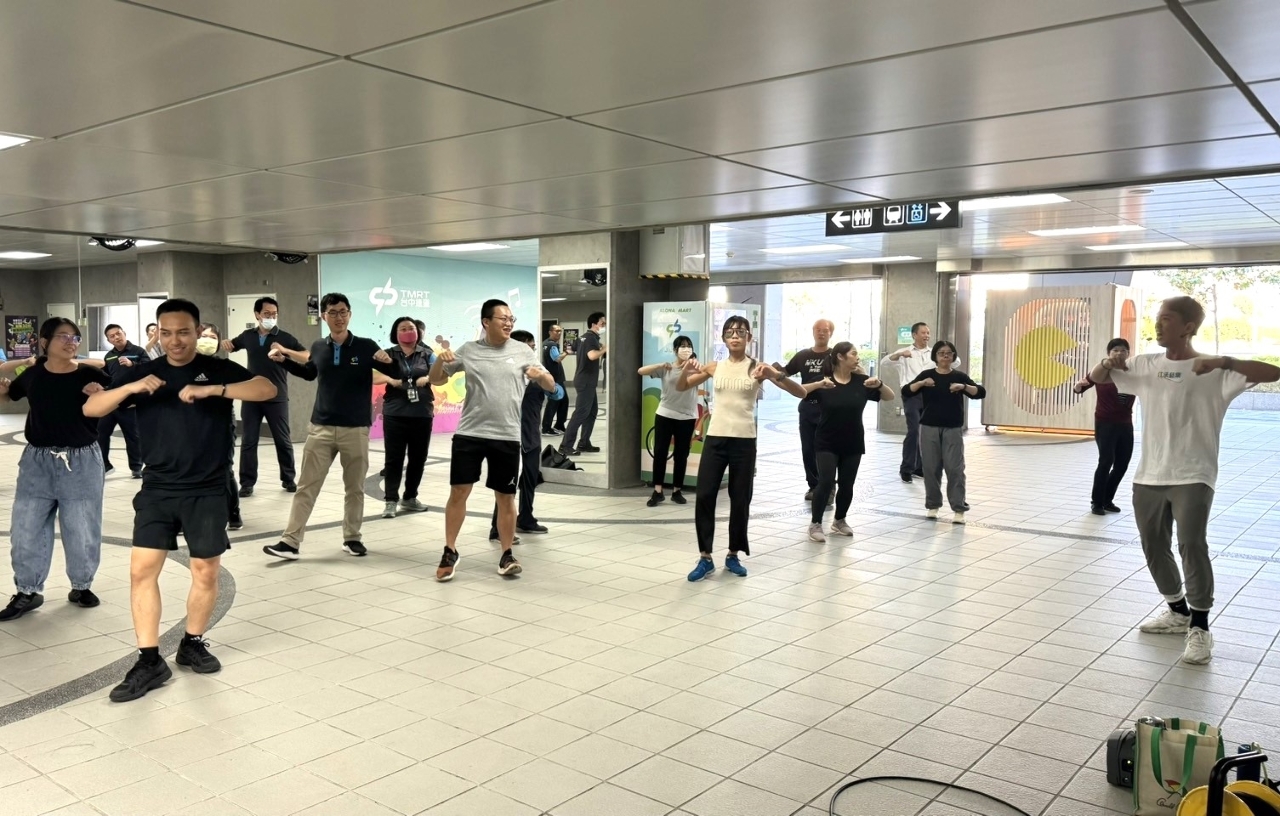 Công ty Metro Đài Trung khuyến khích nhân viên giảm cân lành mạnh. Tập thể nhân viên giảm được 464 kg