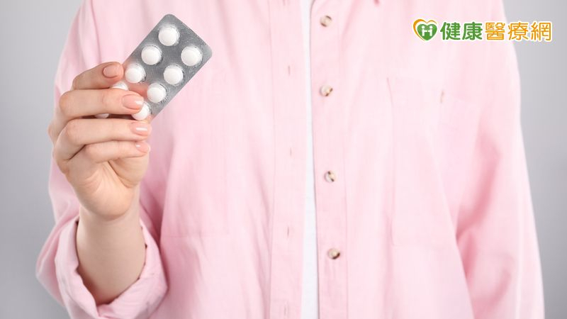 Tuổi thọ trung bình của con người sẽ rút ngắn 1,8 năm sau 10 năm nữa, bác sĩ cảnh báo mối đe dọa từ việc lạm dụng thuốc kháng sinh