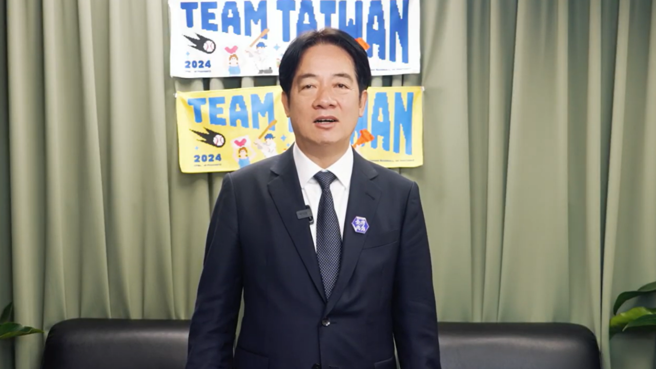 Video chúc mừng của Tổng thống Lại Thanh Đức được phát trên chuyến bay về Đài Loan của đội tuyển bóng chày vô địch giải Top 12 Thế giới