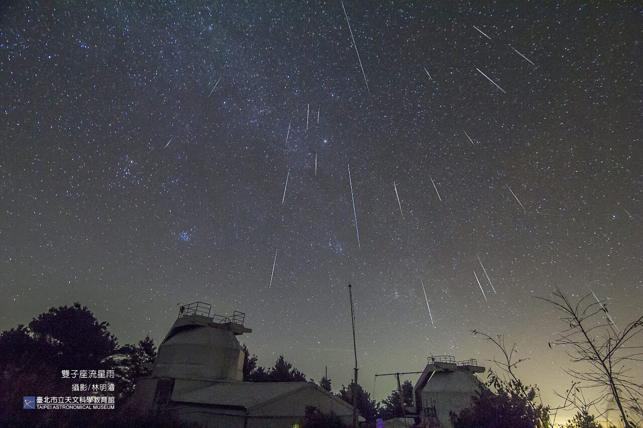 Sắp có mưa sao băng Geminids, thời kỳ đạt cực đại trùng với ngày trăng tròn