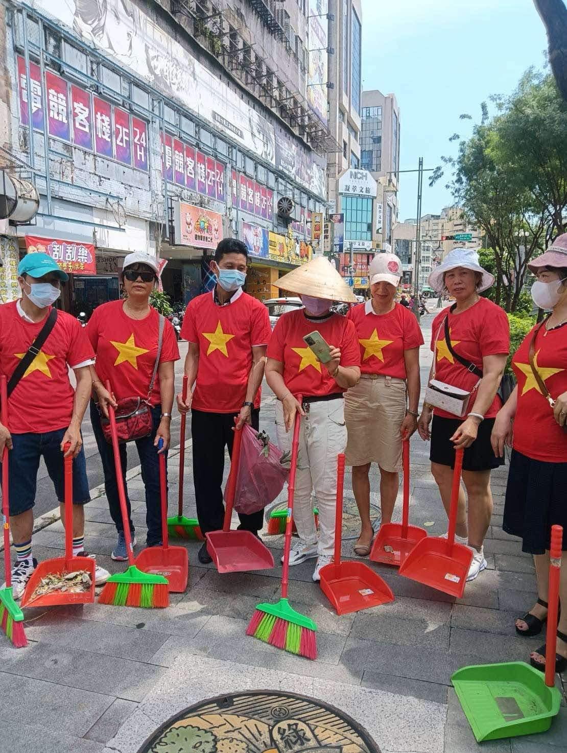 Hình ảnh đẹp của những tình nguyện viên Việt Nam làm đẹp môi trường- tập 1