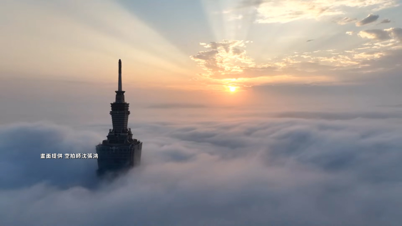 Nhiếp ảnh gia ghi lại hình ảnh Taipei 101 giữa biển mây khoảnh khắc bình minh khiến cư dân mạng trầm trồ